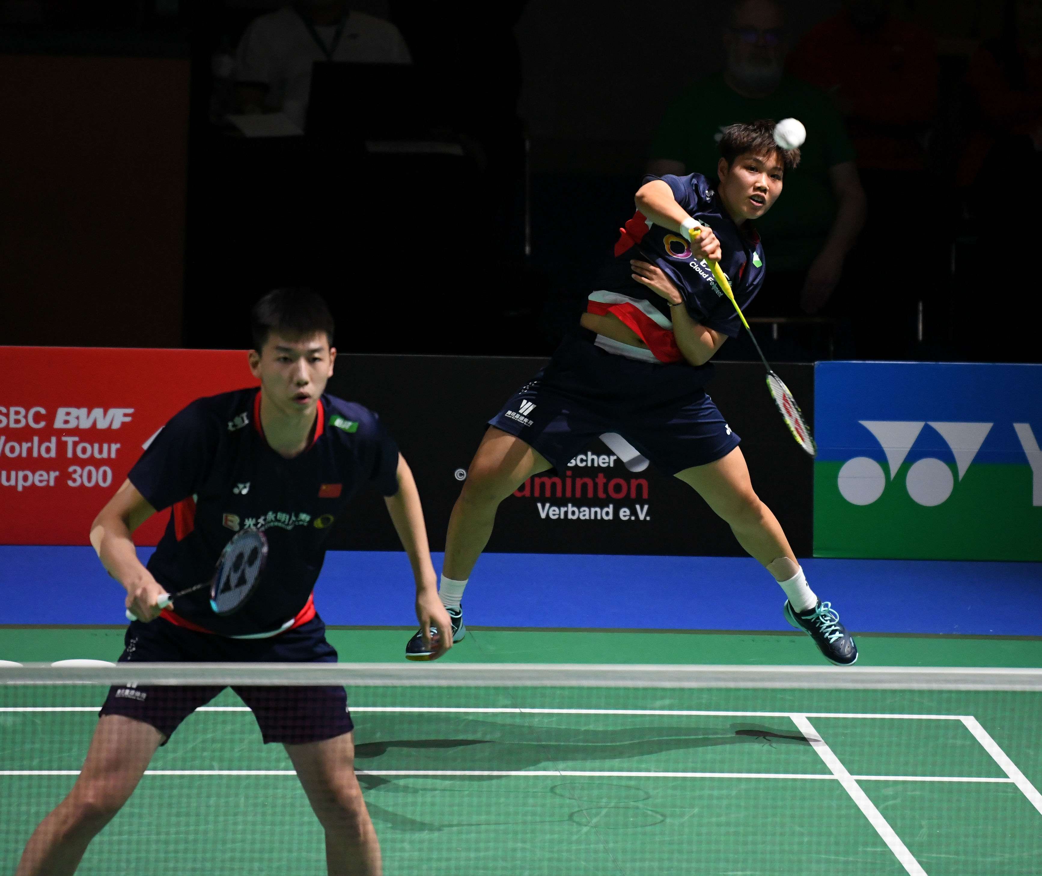 哈登出手抢 哈登出手抢